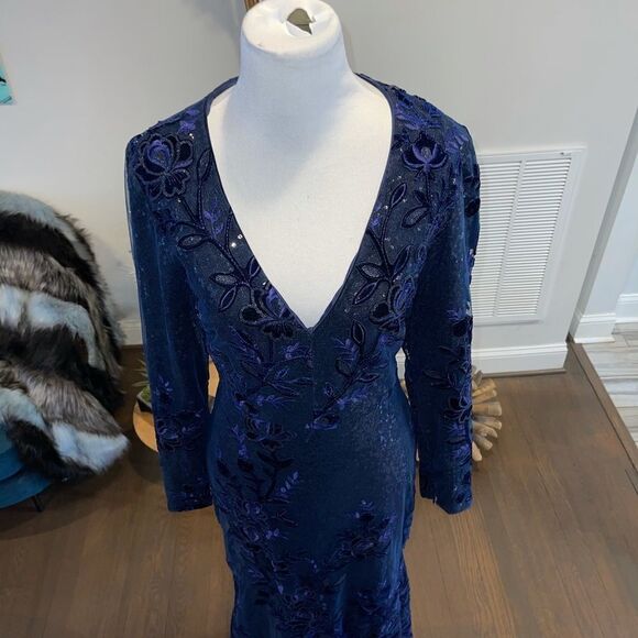 Badgley Mischka Long Sleeve Gown - Picture 8 of 8